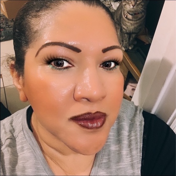 Meet your Posher, Karina - Picture 1 of 1